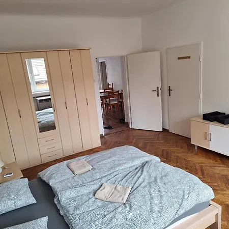 Large 2bedrooms Flat In Old Town
